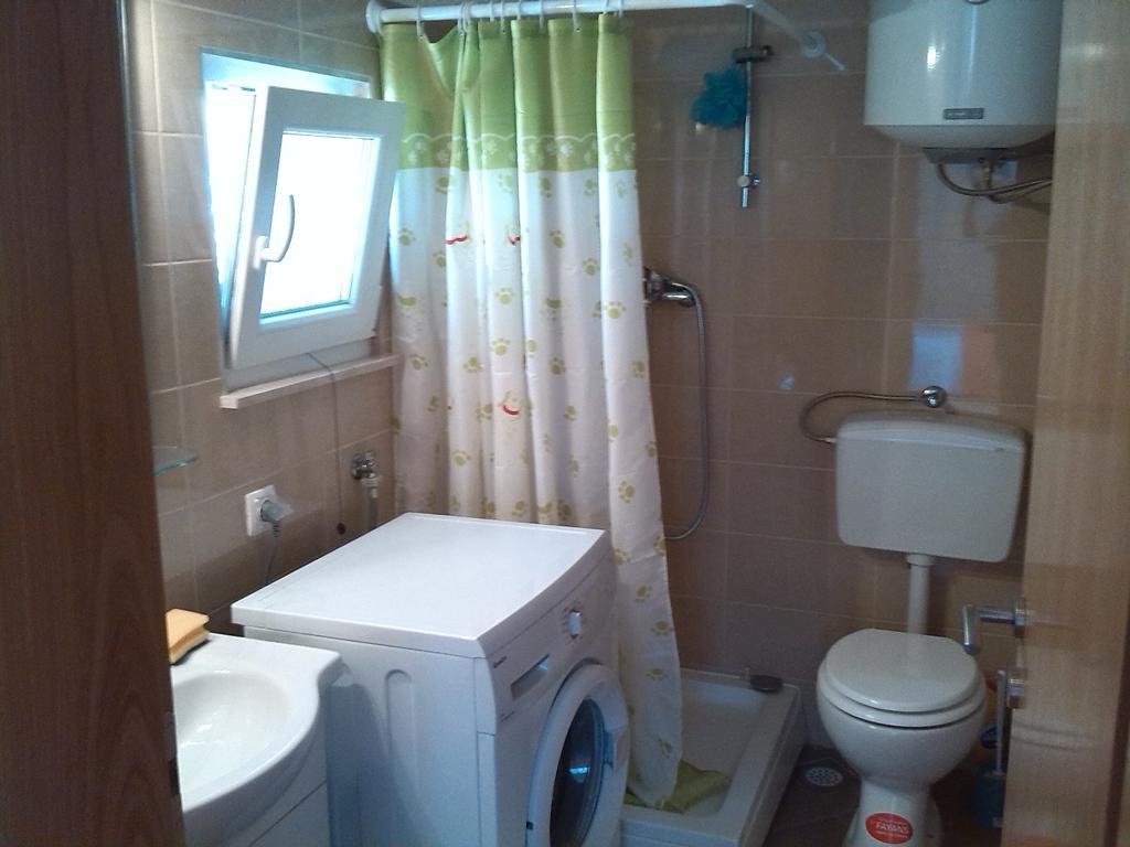 Apartments Batarilo Gornji Karin Szoba fotó