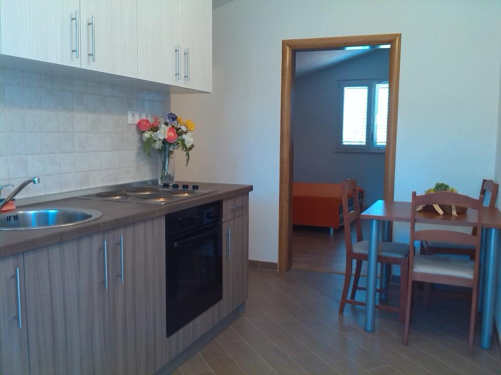 Apartments Batarilo Gornji Karin Szoba fotó