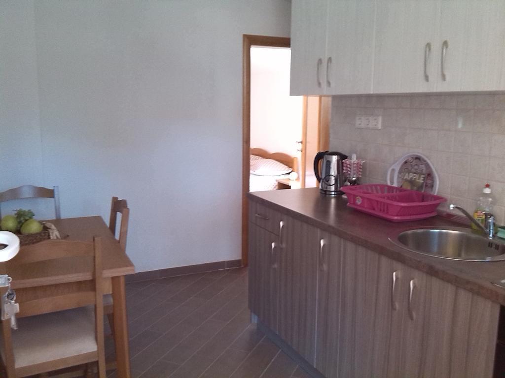 Apartments Batarilo Gornji Karin Szoba fotó